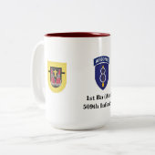 第1大隊(Abn)の509th歩兵は襲います ツートーンマグカップ (正面左)