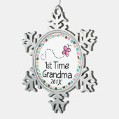 第1時間の祖母の名前入りなギフト スノーフレークピューターオーナメント (右)