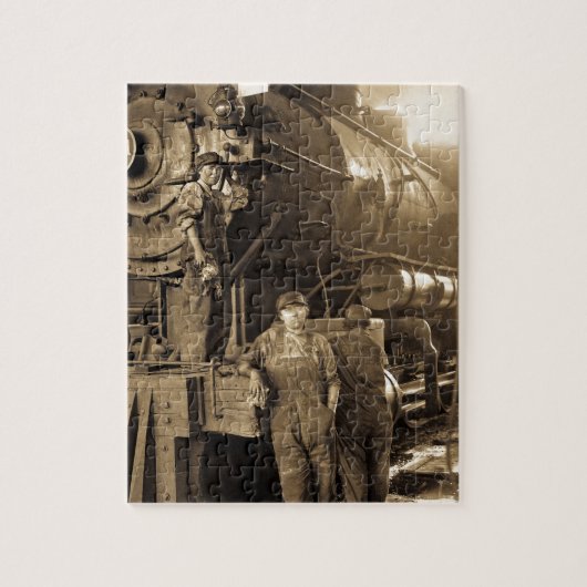 第1次世界大戦のヴィンテージの円形機関車庫Rosies ジグソーパズル (縦)