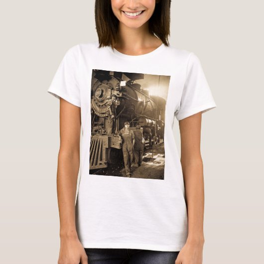 第1次世界大戦のヴィンテージの円形機関車庫Rosies Tシャツ (正面)