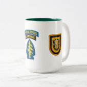 第1特殊部隊のグループのマグ ツートーンマグカップ (正面右)