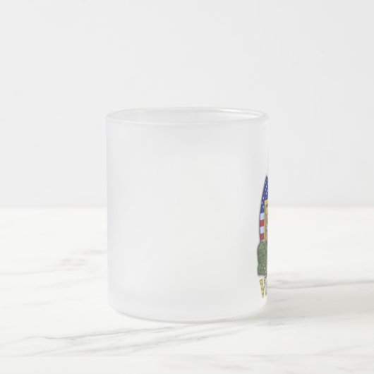 第1特殊部隊の緑色のベレー帽戦争の獣医 フロストグラスマグカップ (中央)