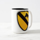 第1第7騎兵隊部の空気cavの退役軍人の獣医 ツートーンマグカップ (正面右)