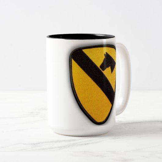 第1第7騎兵隊部の空気cavの退役軍人の獣医 ツートーンマグカップ (正面右)