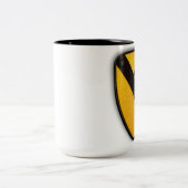 第1第7騎兵隊部の空気cavの退役軍人の獣医 ツートーンマグカップ (中央)