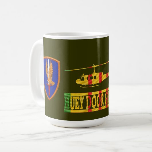 第1航空組UH-1 Hueyのドアの射撃手のマグ コーヒーマグカップ (正面左)