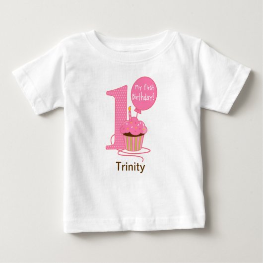 第1誕生日のピンクのカップケーキ ベビーTシャツ (正面)
