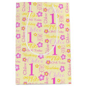 第1誕生日のピンクの黄色い名前をカスタムするのギフトバッグ ミディアムペーパーバッグ (正面)