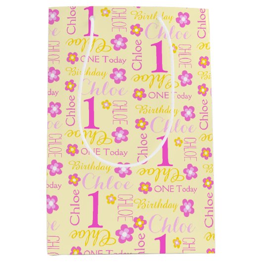 第1誕生日のピンクの黄色い名前をカスタムするのギフトバッグ ミディアムペーパーバッグ (正面)
