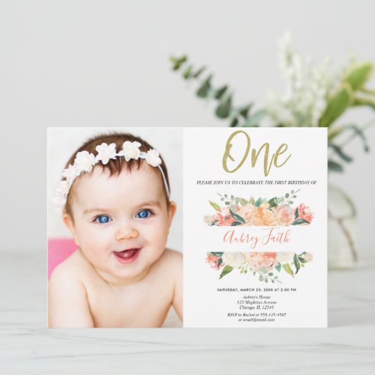第1誕生日の女の子のモモの金ゴールドのグリッターの花柄の写真 招待状 (スタンド正面)
