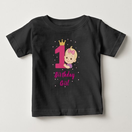 第1誕生日の女の子（王冠とピンクのナンバーワン） ベビーTシャツ (正面)
