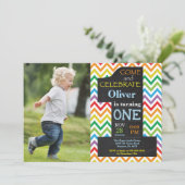 第1誕生日の男の子の虹の黒板の写真 招待状 (スタンド正面)