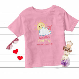 第1誕生日ガールピンク飛行機イエローサンクラウド トドラーTシャツ
