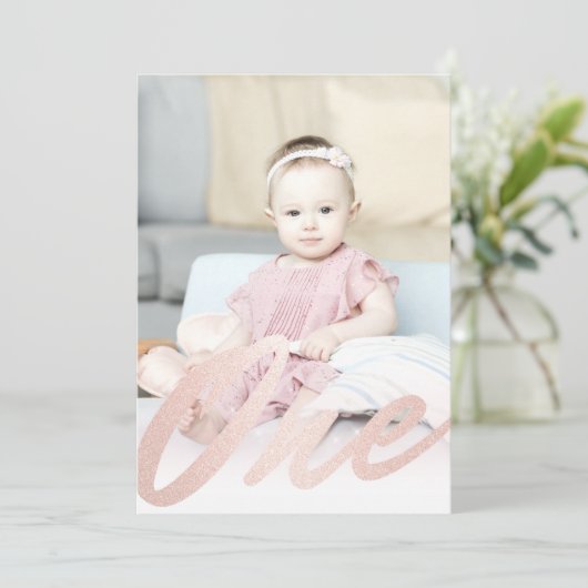 第1誕生日赤面ピンクローズ金ゴールドガールフォト 招待状 (スタンド正面)