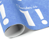 第1青い誕生日の名前をカスタムするおよび男の子のための白 ラッピングペーパー (ロールコーナー)