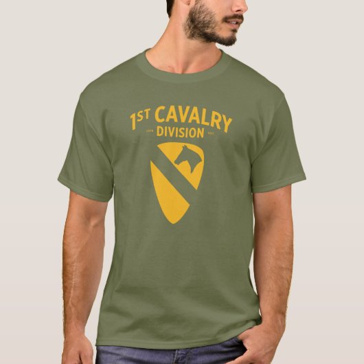 第1騎兵師団 – 第1チームバッジ Tシャツ (正面)