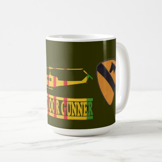 第1騎兵師団UH-1ホイドアガンナーマグ コーヒーマグカップ (正面右)