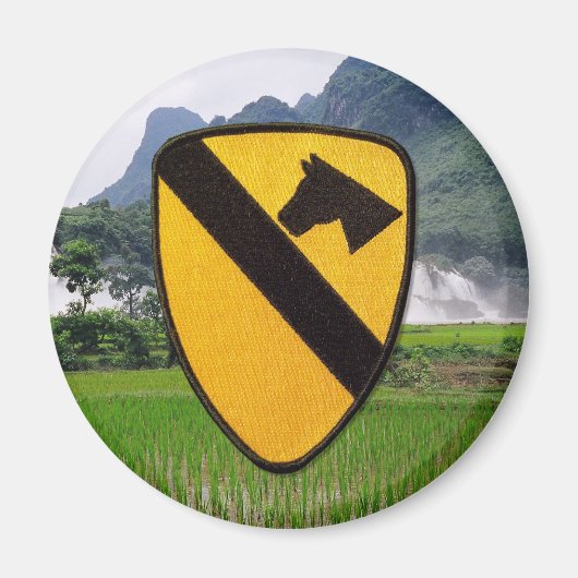 第1騎兵空軍基地砦フード マグネット (正面)