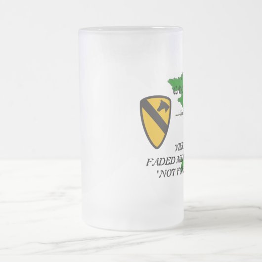 第1騎兵隊のベトナムによって曇らされるマグ フロストグラスビールジョッキ (中央)