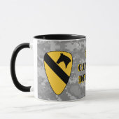 第1騎兵隊部のデジタル都市迷彩柄のコーヒー・マグ マグカップ (左)