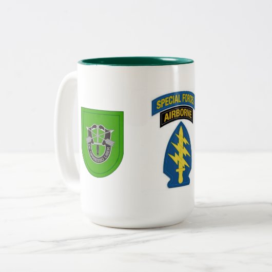 第10特殊部隊のグループのマグ ツートーンマグカップ (正面左)