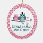 第10記念日のフクロウの結婚記念日のギフト セラミックオーナメント (左)