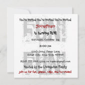 第10誕生日の名前をカスタムするの白黒赤いV11をからかって下さい 招待状 (裏面)