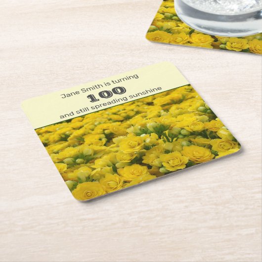 第100誕生日黄色フローラマイルストーンパーティー スクエアペーパーコースター (アングル)