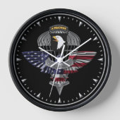 第101空挺師団のベテラン 壁時計 (正面)