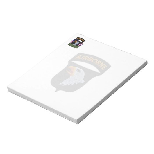 第101空挺師団の戦争退役軍人がメモ帳を保護 ノートパッド (回転)