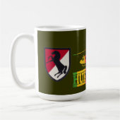 第11機甲騎兵聯隊。 UH-1 Hueyの試験マグ コーヒーマグカップ (左)