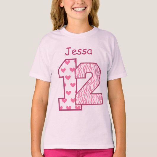 第12誕生日のピンクのシマウマの名前をカスタムするV025D Tシャツ (正面)