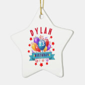 第13誕生日のお祝いの気球および赤の星102Z セラミックオーナメント (左)