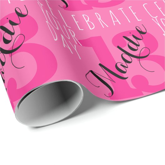 第13誕生日ピンク名前をカスタムするタイポグラフィ ラッピングペーパー (ロールコーナー)