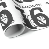 第16孫のための誕生日、白の黒い文字 ラッピングペーパー (ロールコーナー)