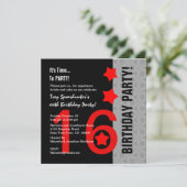 第16誕生日のモダンで赤い銀製の黒A11A 招待状 (スタンド正面)