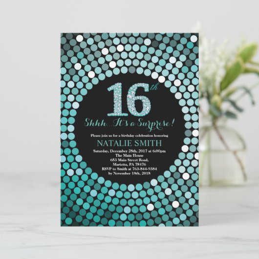 第16誕生日の黒およびティール(緑がかった色)のグリッターを驚かして下さい 招待状 (スタンド正面)