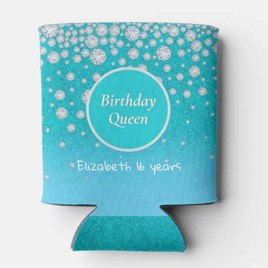 第16誕生日クイーンダイヤモンドティール（緑がかった色）グリッターガール 缶クーラー (裏面)