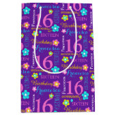 第16誕生日紫ピンクイエローアクア名前をカスタムする ミディアムペーパーバッグ (正面)