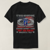 第173空挺旅団の戦闘チーム米国国旗の退役軍人 Tシャツ (デザイン正面)