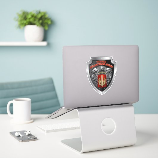 第18回野戦砲兵旅団 シール (デスク上のノートパソコン)