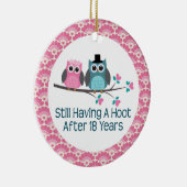 第18記念日のフクロウの結婚記念日のギフト セラミックオーナメント (右)