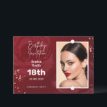 第18誕生日招待状カード |シャンパンレッド 招待状<br><div class="desc">祝スタイルでチャンパーニュ・レッド18誕生日招待状カード！このエレガントデザインは豊かな赤の配色と写真と文字の両方来のカスタマイズ可能なオプションを備えている。このカードは、あなたの愛する人を彼らの大きな日感じに特別にする完璧な方法である。今すぐ注文し、素晴らしい思い出の別の年にガラスを上げる準備をする！プリントとデジタルダウンロードの両方に利用可能。</div>