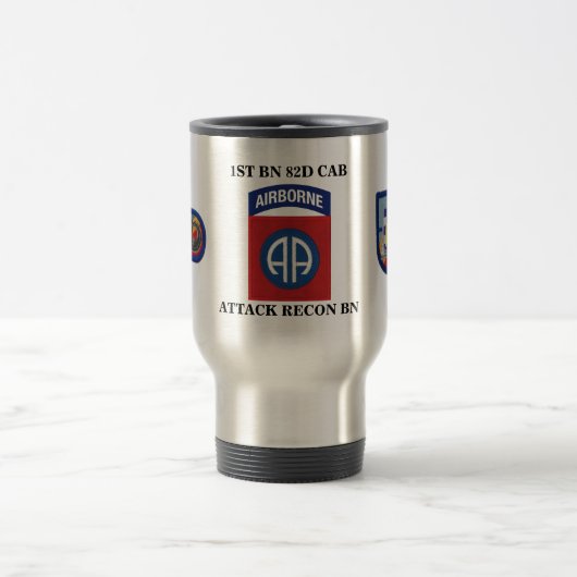 第1 Bn. 82Dのタクシー82Dの空輸のタンブラー トラベルマグ (中央)