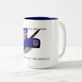 第1 BN. (ABN)の327TH歩兵は襲います ツートーンマグカップ (正面右)