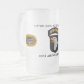 第1 BN. (ABN)の327TH歩兵は襲います フロストグラスビールジョッキ (正面左)