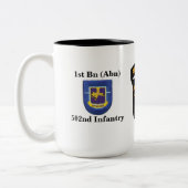 第1 Bn. (Abn)の502nd歩兵は襲います ツートーンマグカップ (左)