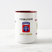 第1 Bn. (Abn)の504thちょうど原因の戦闘のジャンプのマグ ツートーンマグカップ (中央)