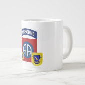 第1 Bn. (Abn) 504th Inf第82の空輸のジャンボマグ ジャンボコーヒーマグカップ (正面右)