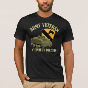 第1 Cavの獣医- M113 APC Tシャツ